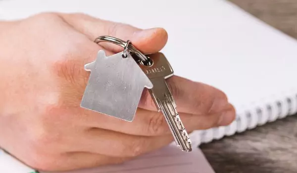 cropped picture of a person with a house key