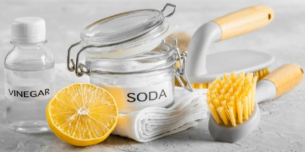 Baking soda and vinegar with a lemon